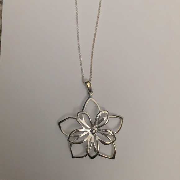 Silver Flower Necklace - Picture 1 of 1